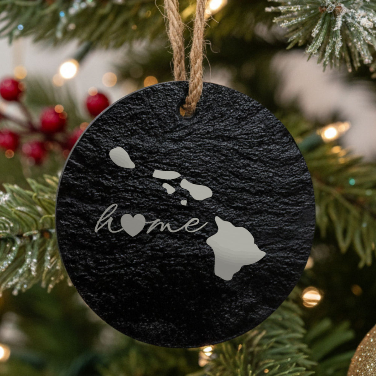 Hawaii round slate Christmas ornament engraved with the state outline and home in script with a heart