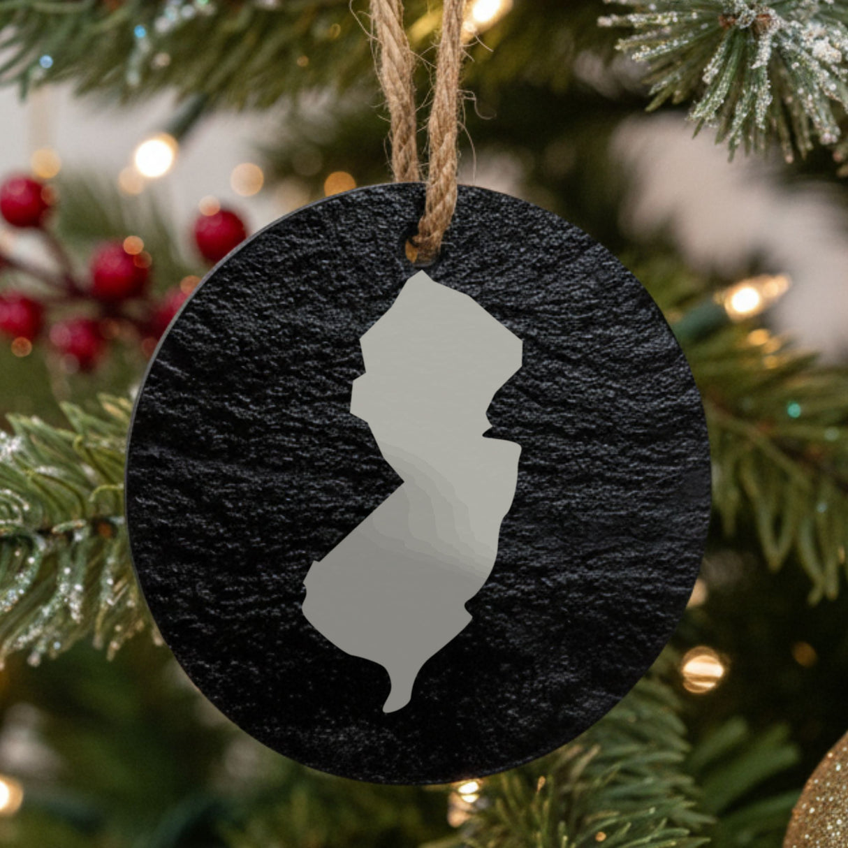 New Jersey round slate Christmas ornament with the full state shape engraved