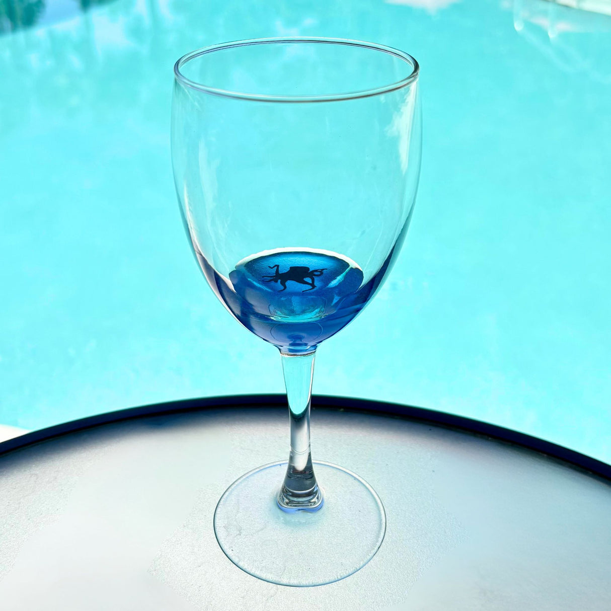 10.5 oz Ocean-Inspired Wine Glass with Floating Sea Creature