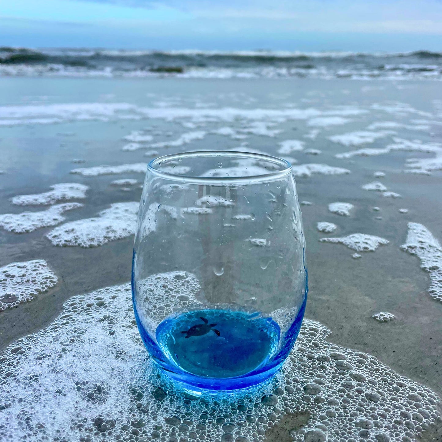 15 oz Ocean Inspired Stemless Wine Glass with Sea Creature